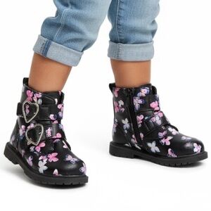 🦋 Carter’s Toddler Girls Butterfly Boots 💖
Size: 8  👧 👉 “NWOT”